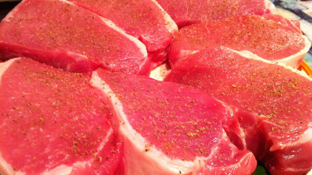 Surowy schab wieprzowy bez kości (samo mięso)