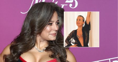 Anna Mucha rozgrzała sieć! Pokazała się w bikini w panterkę i prześwitującym kimonie. Co za figura [NOWE ZDJĘCIE]