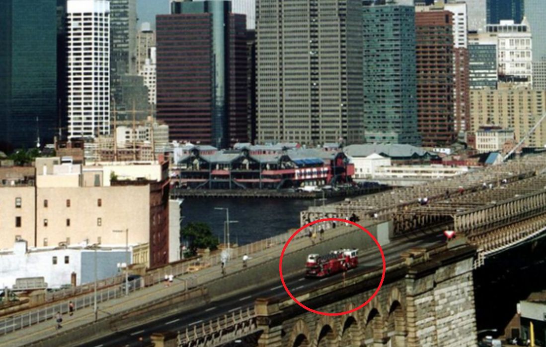 Zdjęcie wozu strażackiego nr 118 jest do dziś symbolem tragedii z 11 września