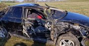 Pędzące Audi na łuku wypadło z drogi i rozbiło się w rowie. Nie żyje 23-letni kierowca
