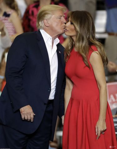 Melania Trump w obcisłej sukience