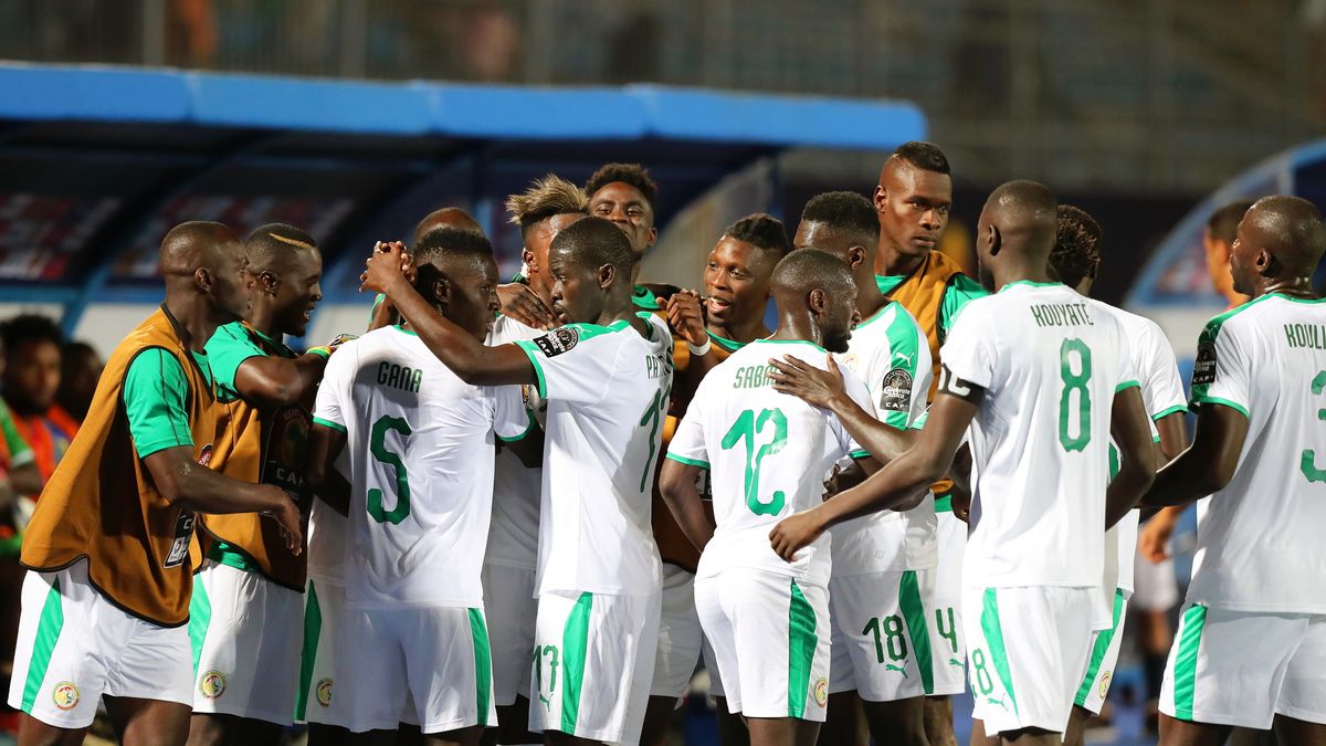 Zdjęcie okładkowe artykułu: PAP/EPA / KHALED ELFIQI / Na zdjęciu: piłkarze reprezentacji Senegalu