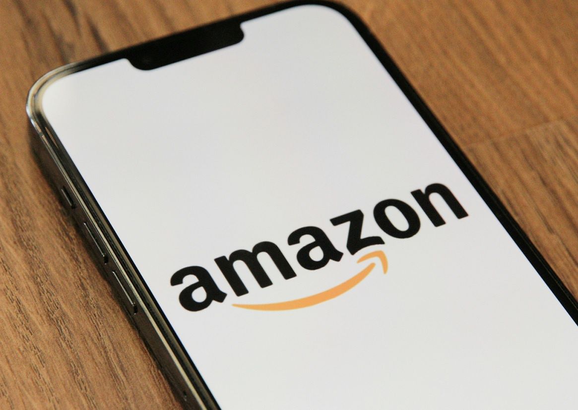 Amazon napędzany przez reklamy, chmurę i subskrypcje. Inwestycje przestraszyły giełdę