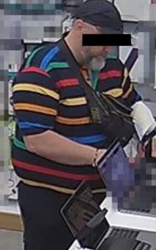 Robi zakupy nieswoją kartą