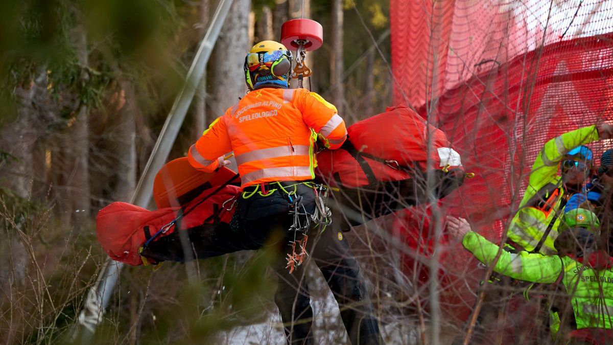 Getty Images / Cyprien Sarrazin transportowany do szpitala po wypadku na trasie w Bormio