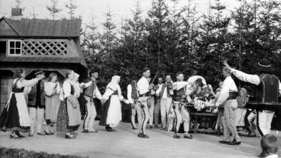 Pokaz tańców góralskich w Zakopanem, ok.1925