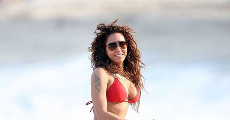 Mel B chwali się na plaży atletyczną sylwetką!