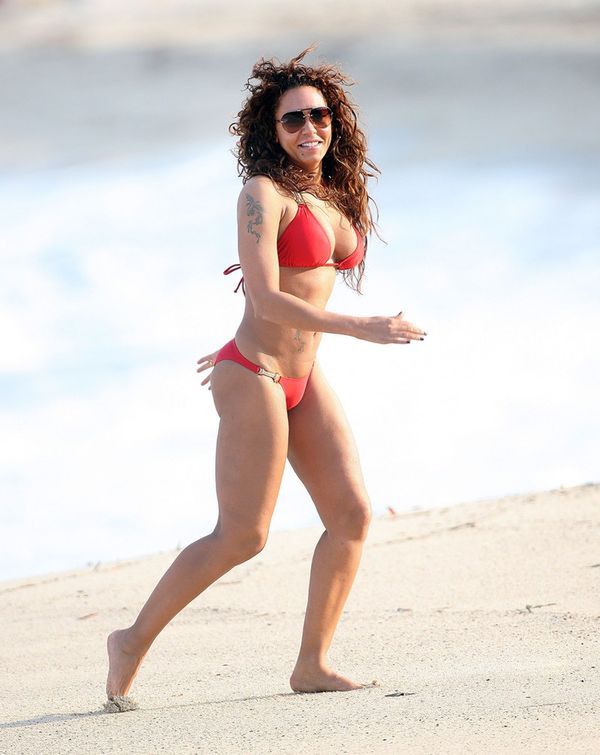 Mel B chwali się na plaży atletyczną sylwetką!