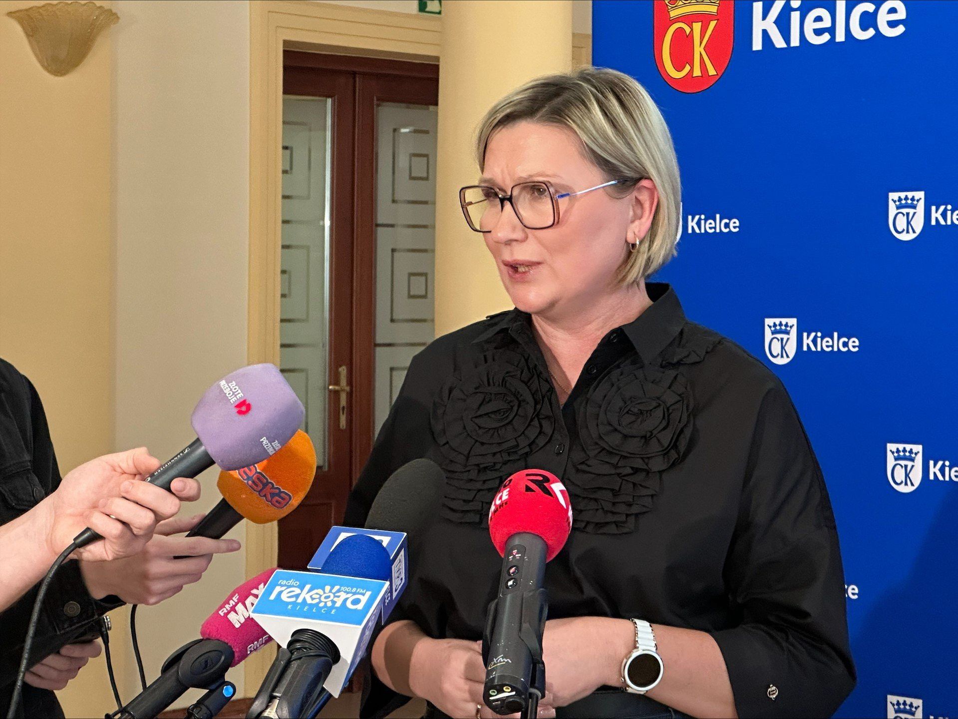 - W apogeum 1 listopada na ulice Kielc wyjedzie 48 dodatkowych autobusów. Chcemy, by dojazd był sprawny i bezpieczny - podkreślała Barbara Damian.