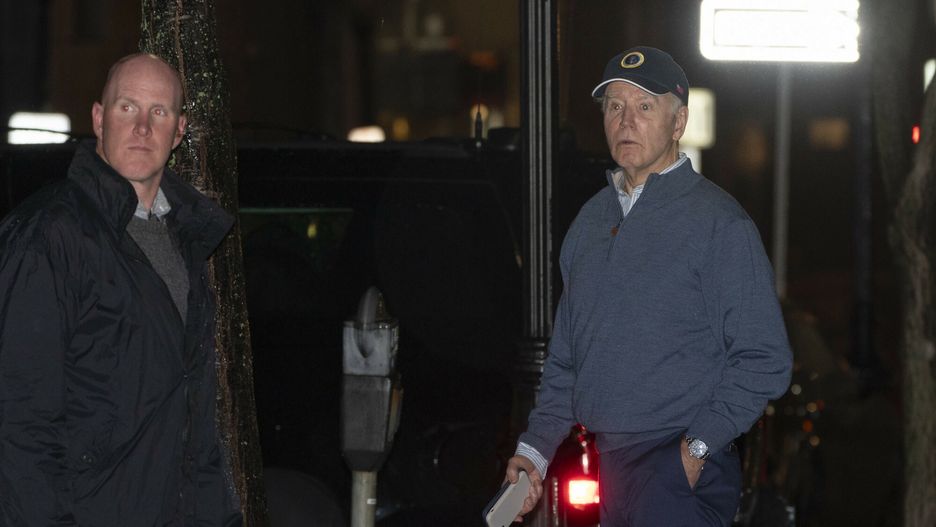 Archiwum zagraniczne East News 2023-12
President Joe Biden reacts after hearing a loud bang as he leaves his campaign headquarters in Wilmington, Del., Sunday, Dec. 17, 2023. A car plowed into a parked SUV that was part of Biden's motorcade Sunday night while the president was leaving a visit to his campaign headquarters. The president and first lady Jill Biden were unharmed. (AP Photo/Manuel Balce Ceneta)
Manuel Balce Ceneta