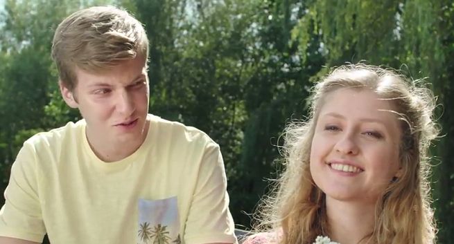 Zakochana para w jubileuszowej kampanii x-kom (wideo)