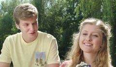 Zakochana para w jubileuszowej kampanii x-kom (wideo)