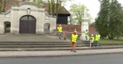 Młodzi mieszkańcy wielkopolskiej miejscowości kontynuują wielkanocną tradycję “klekotów”