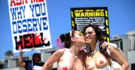 Go-Topless! Kobiety żądają równych praw!
