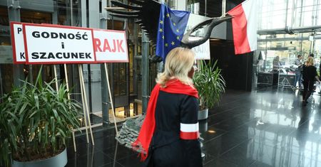 Strajk w LOT. Związkowcy skarżą się, że nie mogą korzystać z toalet