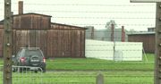 Antysemickie napisy na barakach byłego niemieckiego obozu Auschwitz II-Birkenau
