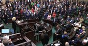 Minuta ciszy w Sejmie dla ciężarnych kobiet, które zmarły w polskich szpitalach. Nie wszyscy posłowie wstali