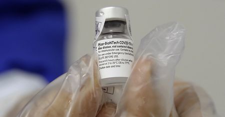 Niemieckie media. Pfizer miał żądać gigantycznej kwoty za jedną dawkę szczepionki