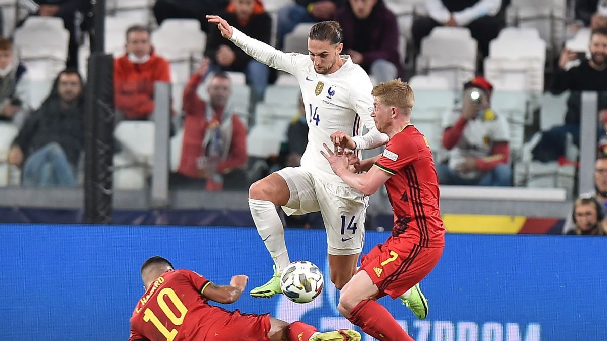 Zdjęcie okładkowe artykułu: PAP / Alessandro di Marco / Na zdjęciu: Adrien Rabiot (w środku)