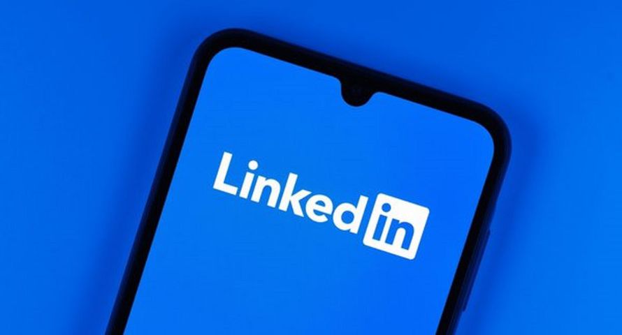 LinkedIn ma urosnąć reklamowo. Dzięki wideo i narzędziom AI
