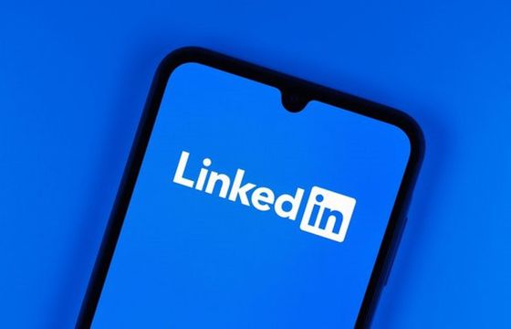 LinkedIn ma urosnąć reklamowo. Dzięki wideo i narzędziom AI