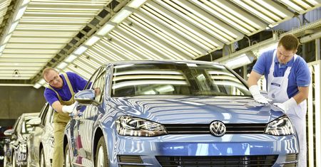 Volkswagen zmniejszy zatrudnienie o 30 tys. osób. Chce zaoszczędzić 3,7 mld euro