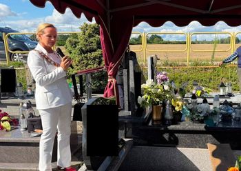 Skandal na pogrzebie. Prowadząca ujawnia, co zrobiła rodzina