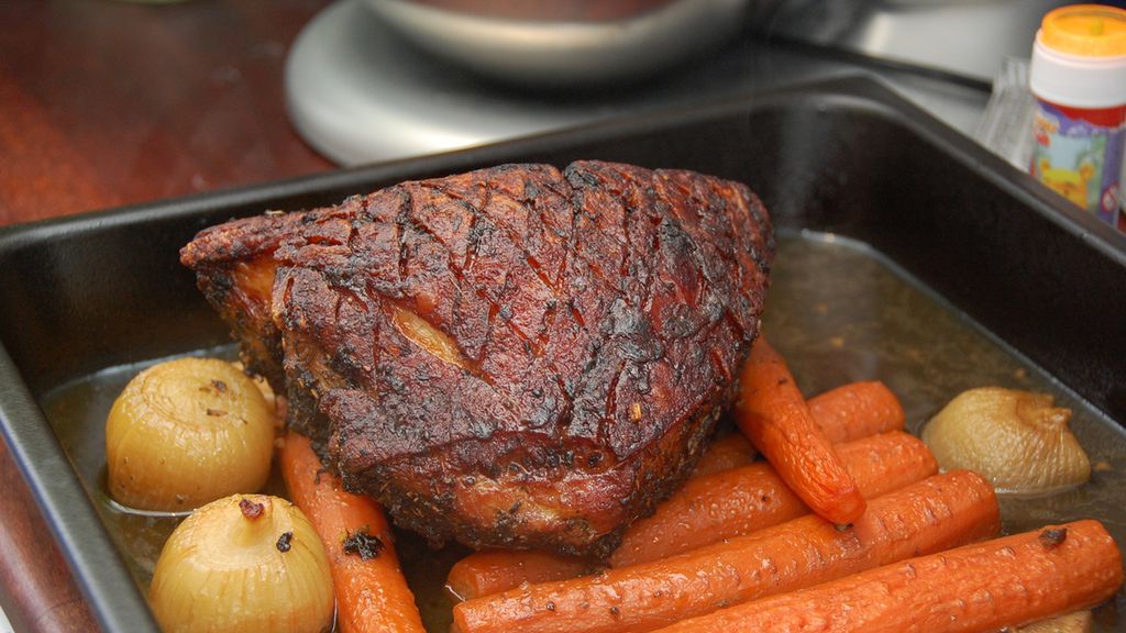 Pieczona cała łopatka wieprzowa (samo mięso)