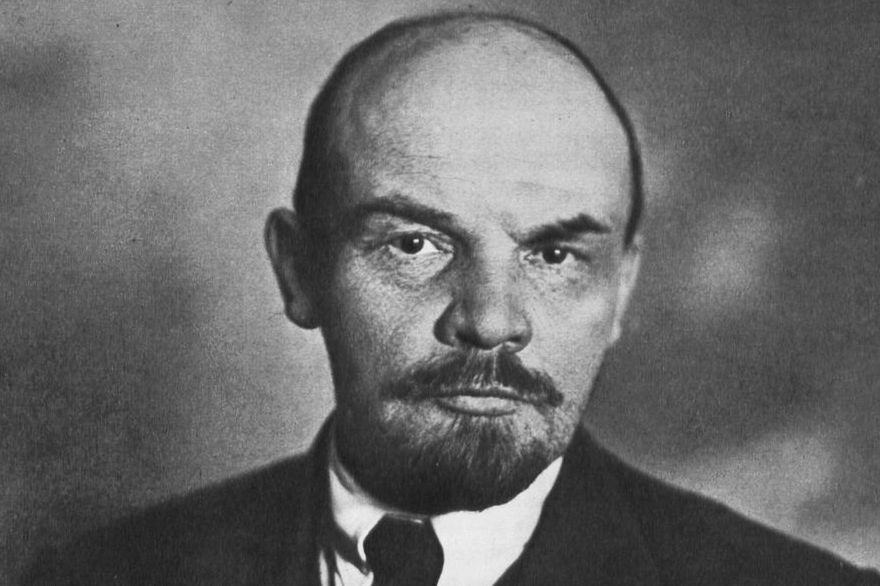 Ekipa budowlana odkryła... zamurowany regał z dziełami Lenina