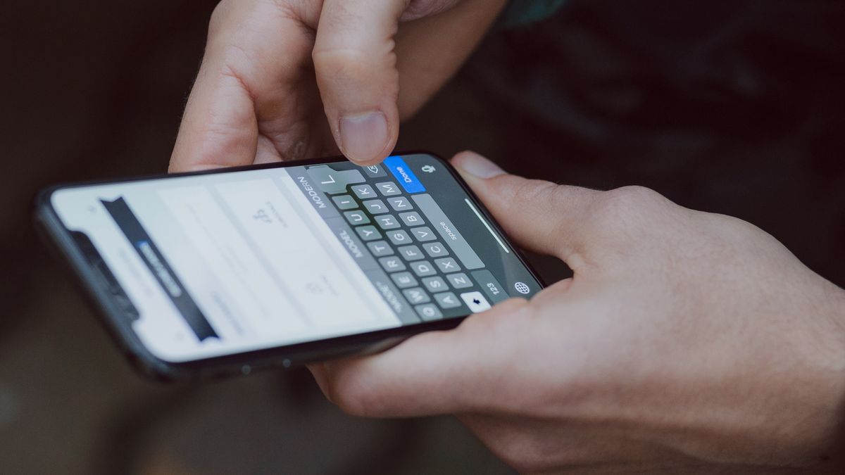 Wiadomość SMS. Telefon służy cyberprzestępcom do zdobywania danych