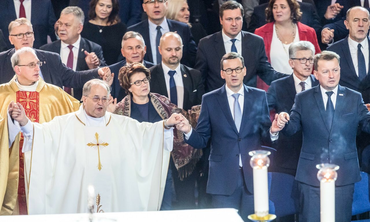 Przedstawiciele rządu, na czele z premierem na 27. urodzinach Radia Maryja