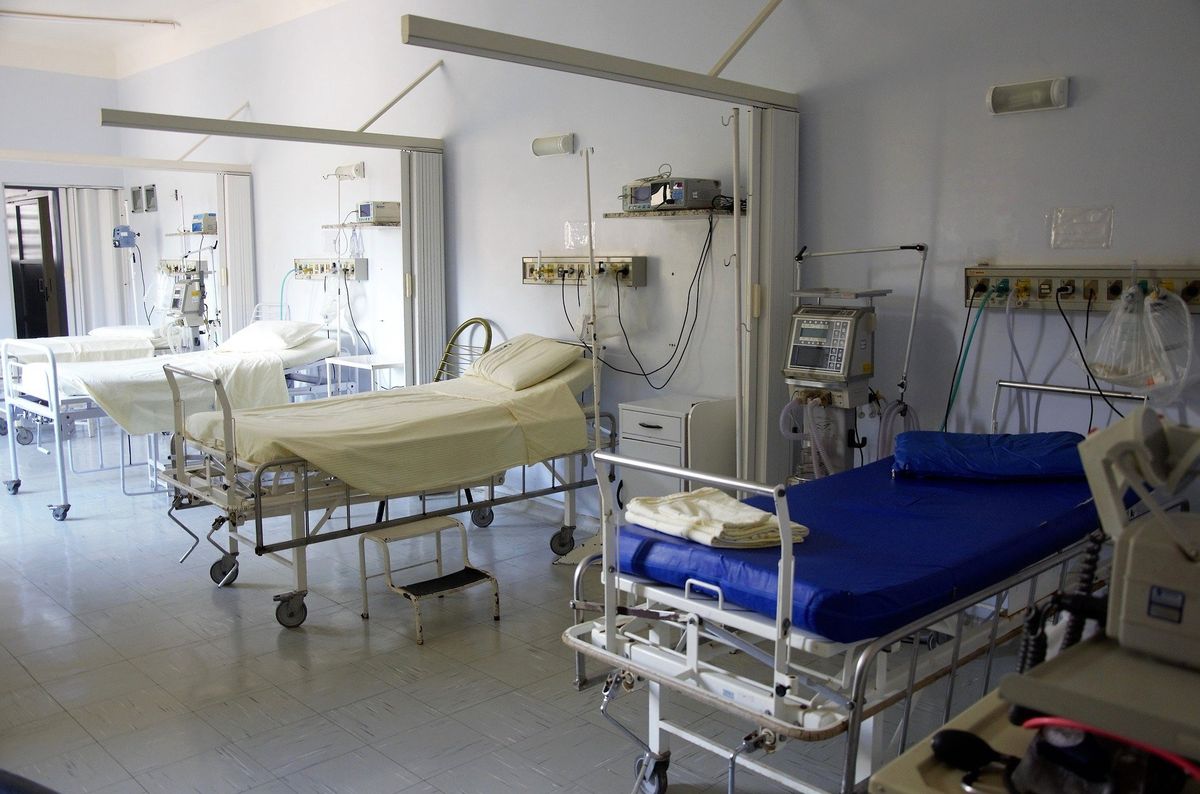 Śląskie. W województwie śląskim zajęte jest blisko 80 procent łóżek w szpitalach przeznaczonych dla chorych na COVID-19.