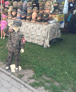Wojskowe mundury dla dzieci podbijają rynek. Generał: skojarzenia z Koreą Płn.