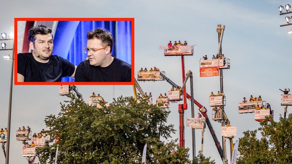 WP SportoweFakty / Michał Chęć / AKPA / Piętka Mieszko / Na zdjęciu: podnośniki na stadionie w Lublinie, na mniejszej fotografii Kabaret Smile