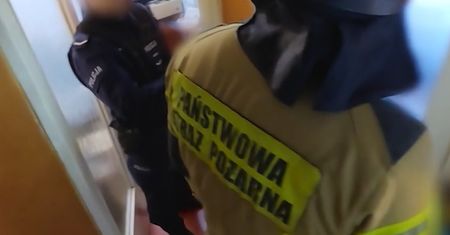 Próbowali dostać się do mieszkania. "Dawaj chuligana"