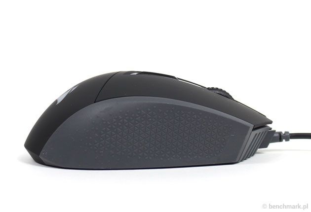 Corsair Katar - boki powleczone antypoślizgową gumą