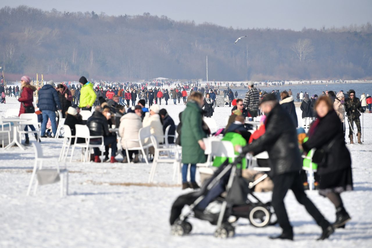 Nie tylko Zakopane. Tłumy na polskich plażach