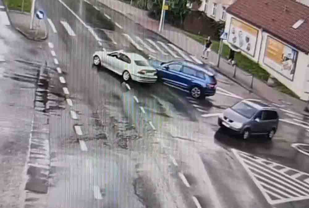Zielona Góra: Kierująca bmw wjechała pod skodę na skrzyżowaniu. Została ukarana