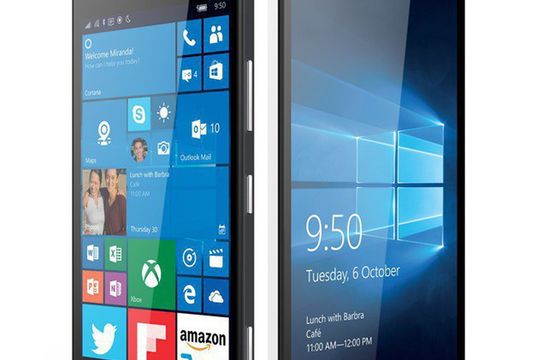Lumia 950 i 950 XL reklamowane ze stacją dokującą HD-500 (wideo)