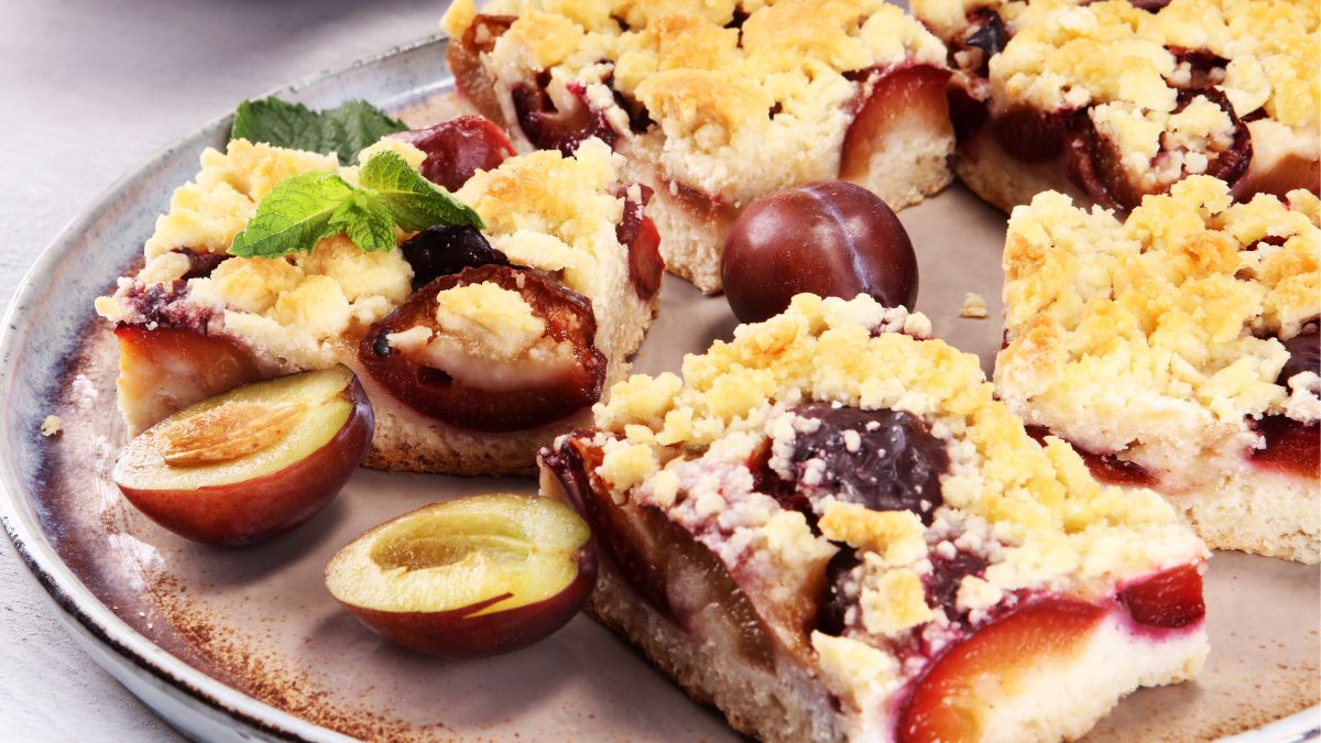 Szarlotka śliwkowa - Pyszności