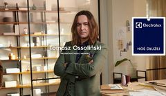 Tomasz Ossoliński w kampanii "Pierz, susz, noś dłużej" Electrolux