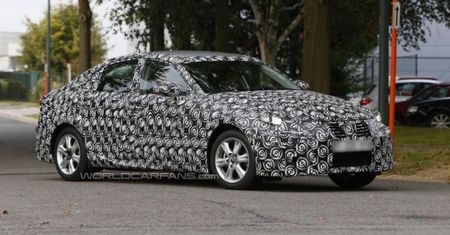 Nowy Lexus IS będzie podobny do konceptu LF-CC