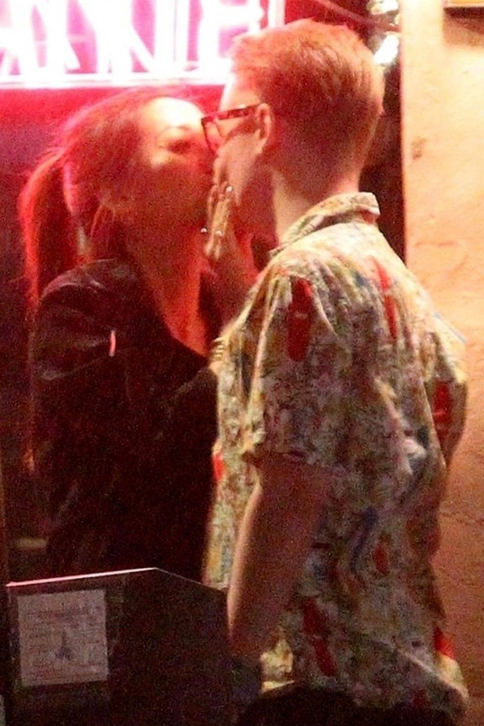 Cara Delevingne i Paris Jackson Kiss całowały się na ulicy. Towarzyszyli im Macaulay Culkin i Brenda Song (BACKGRID/FORUM)