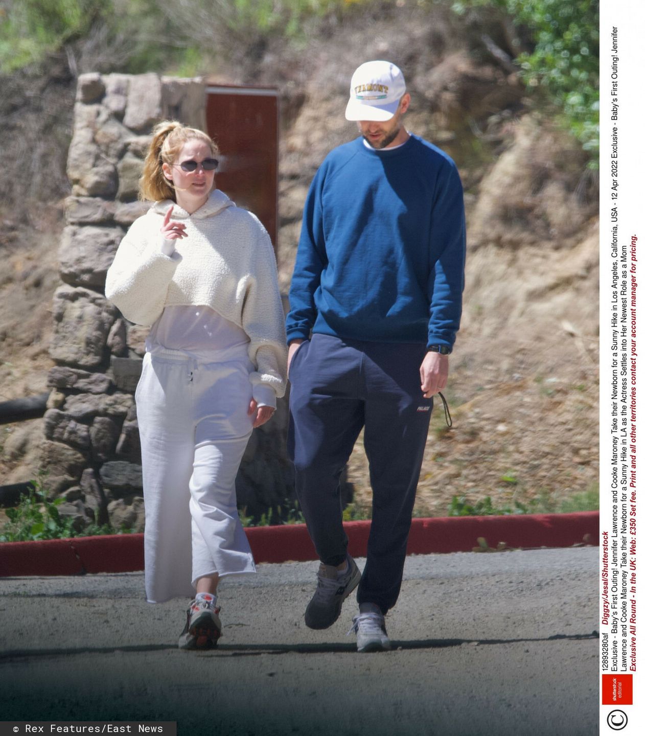 Jennifer Lawrence na rodzinnym spacerze z nowonarodzonym dzieckiem