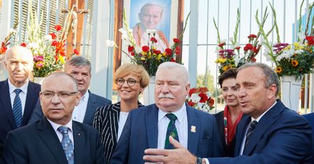 "Nawet biologia nie zakończy tej kłótni", "Lech Wałęsa sam się wyklucza" - trwa spór opozycjonistów