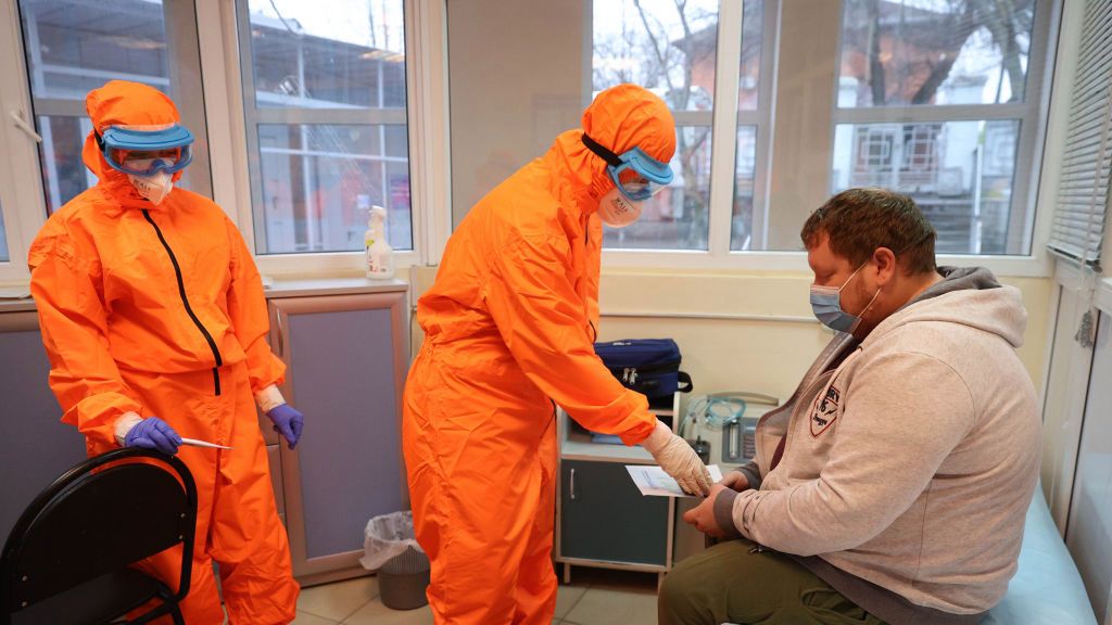 Kupili fałszywe certyfikaty szczepień, ale teraz żałują. Eksperci nie mają dobrych wieści dla tych osób