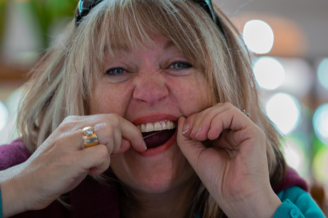 Tym czyściła jamę ustną. 59-latka dostała zapalenia wsierdzia