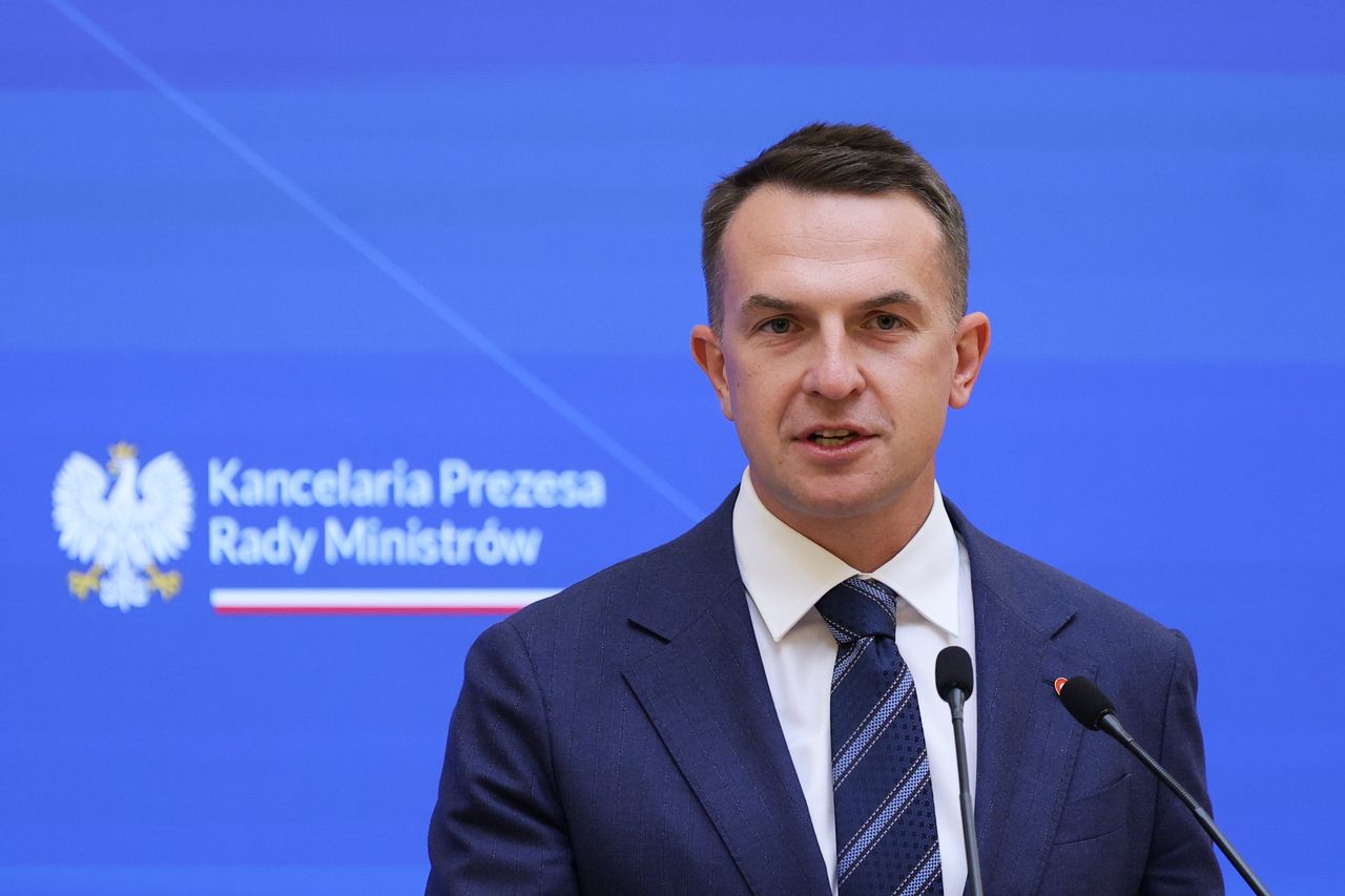 Adam Szłapka skrytykowany. Przedwcześnie ogłosił rolę premiera podczas telekonferencji