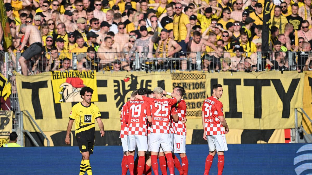 Zdjęcie okładkowe artykułu: Getty Images / Christian Kaspar-Bartke / Na zdjęciu: piłkarze Borussii i Mainz