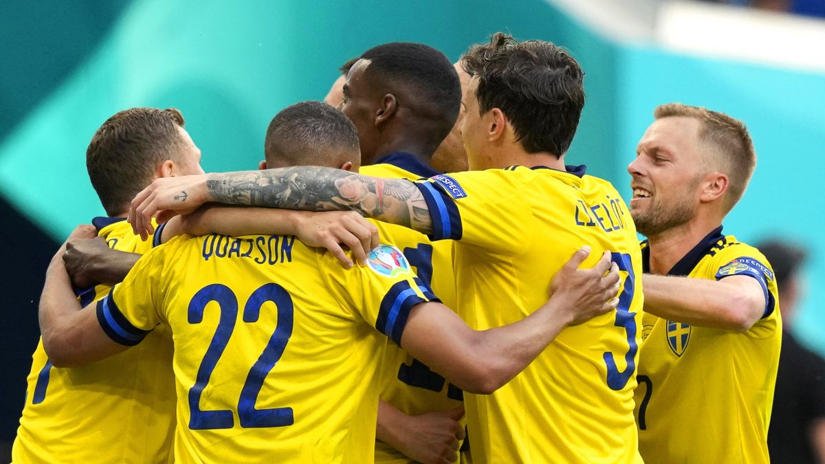 Zdjęcie okładkowe artykułu: PAP/EPA / Dmitry Lovetsky / Na zdjęciu: piłkarze reprezentacji Szwecji cieszą się z gola